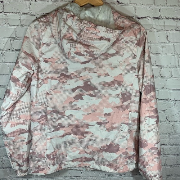 New Balance Camo Lightweight Windbreaker Medium - Picture 5 of 11